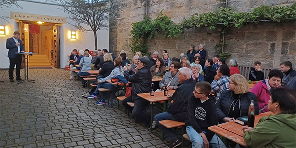 Landrat Dr. Ulm spricht zum Thema 'Demokratie und Menschlichkeit'